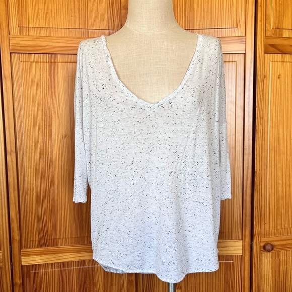 Express Large White Deep Vneck Elbow Length Black Dots Casual Shirt Oversized - Picture 2 of 7